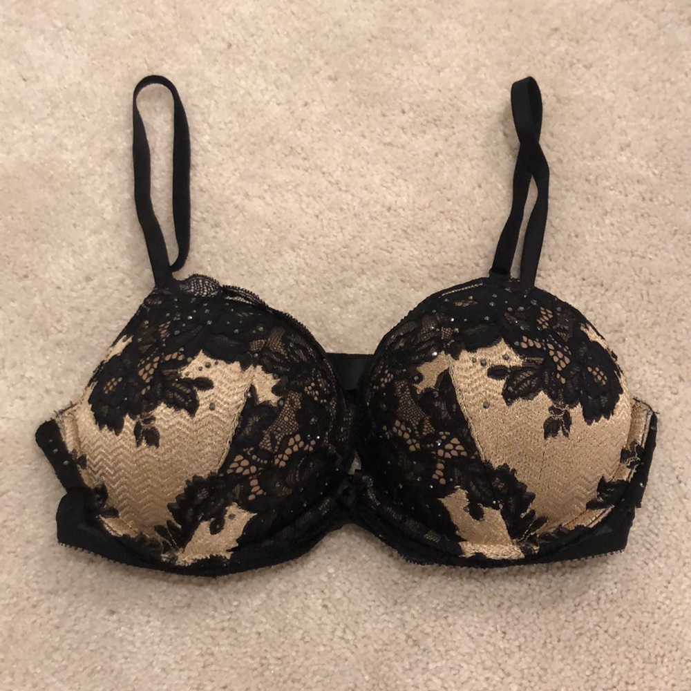 Victoria Secret Bombshell Plunge Push Up Lace Bra
